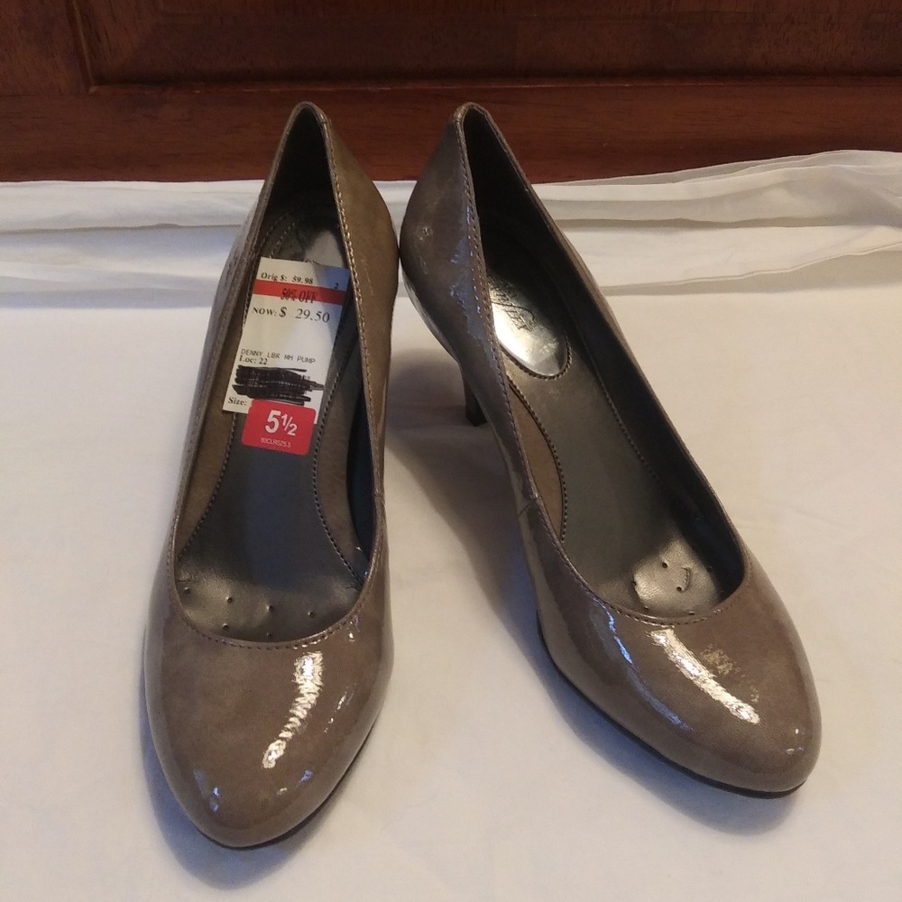 NWT Alfani Step N Flex Low Heel Pumps Women's 5.5